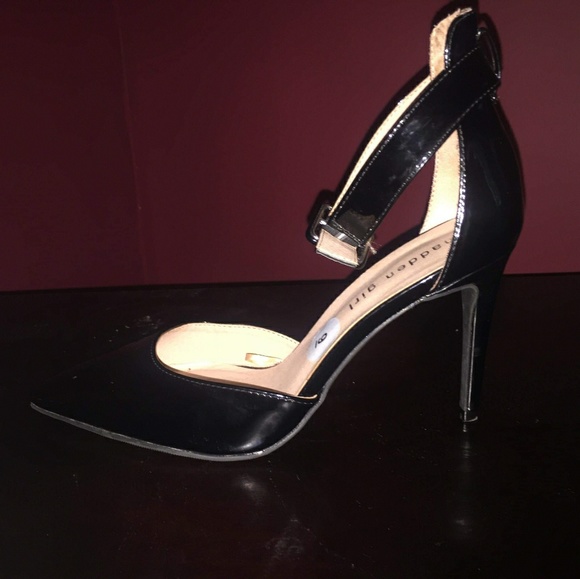 Black Shoes - Picture 2 of 2